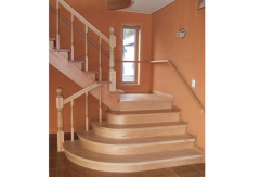《健步楼梯：实木楼梯装什么灯合适？》 